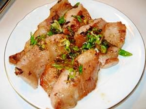 簡単！美味しい！ゴマ油香る豚トロの葱焼き